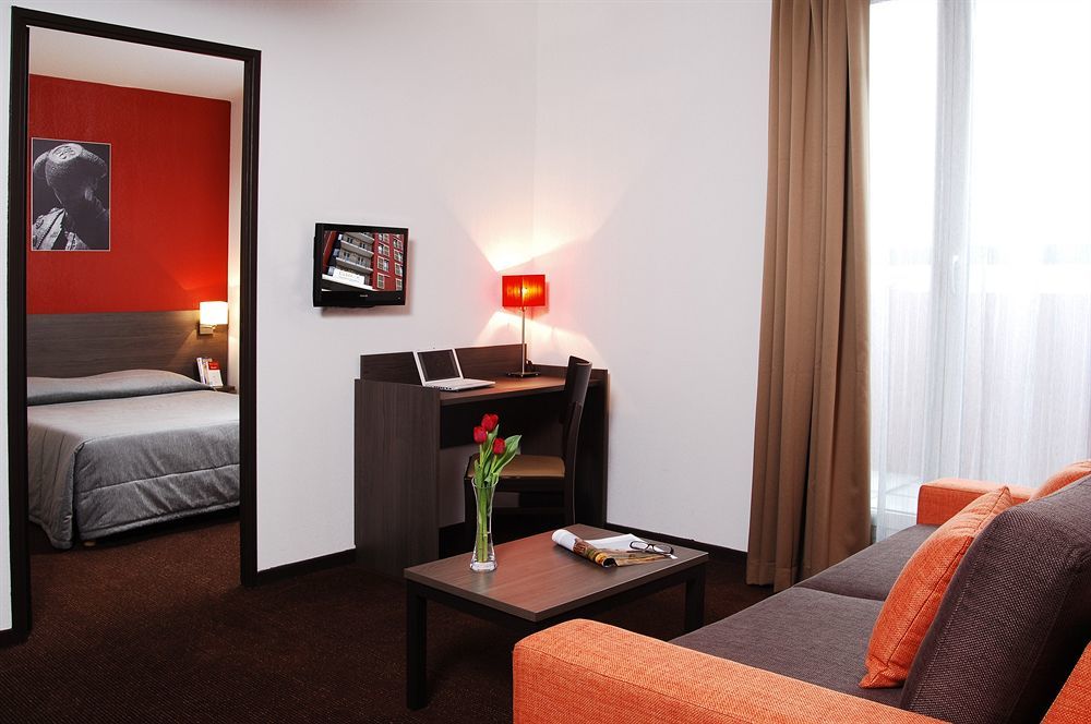 Zenitude Hôtel-Résidences Nîmes Centre Habitación foto